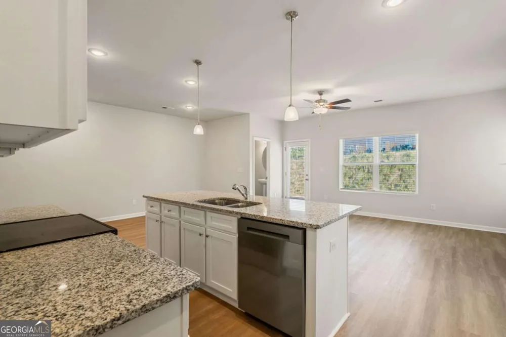 2568 Swan Lake DR Grayson, GA 30017
