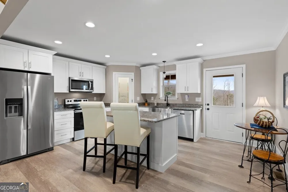 1281 Twisted Oak RD Talking Rock, GA 30175