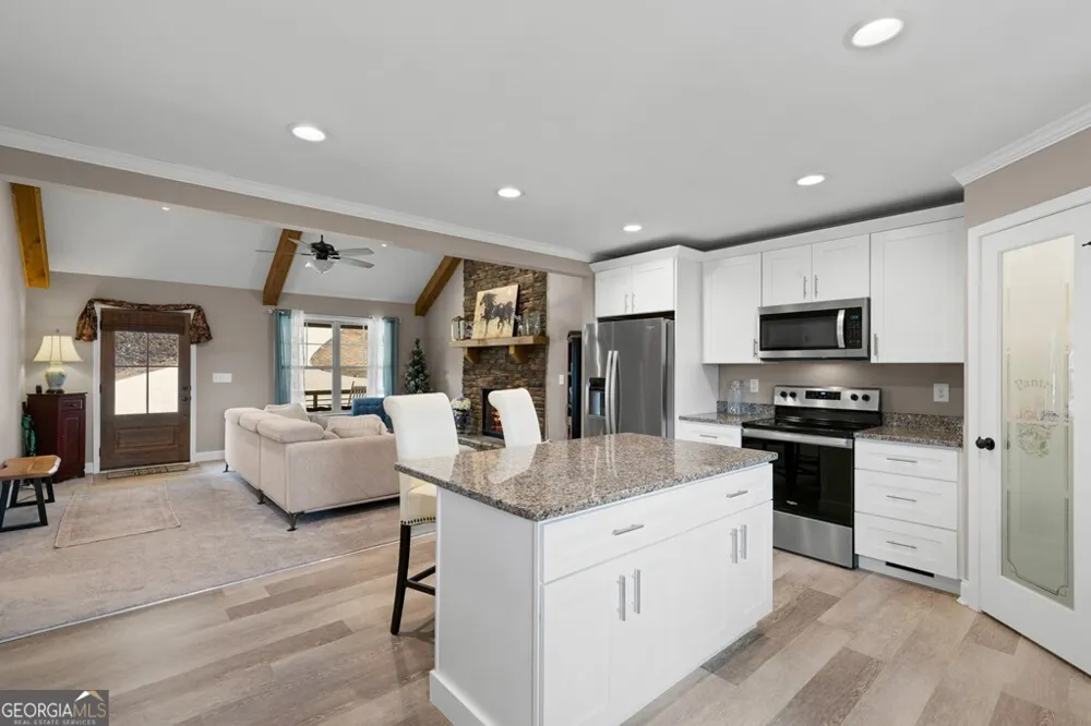 1281 Twisted Oak RD Talking Rock, GA 30175