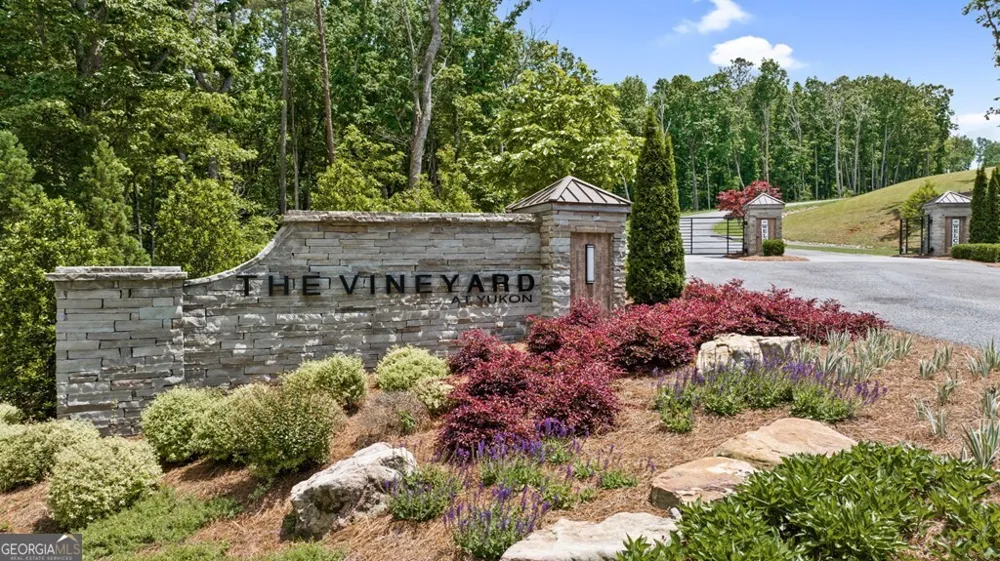1281 Twisted Oak RD Talking Rock, GA 30175