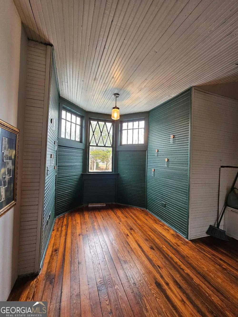 1907 Broad ST Statham, GA 30666