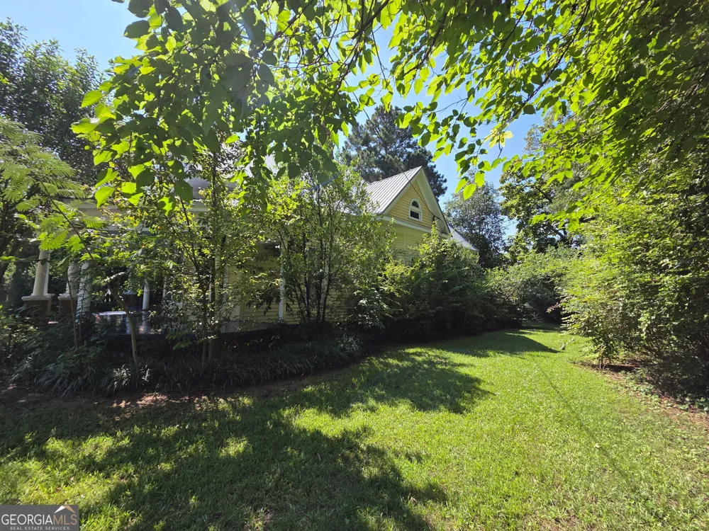 1907 Broad ST Statham, GA 30666