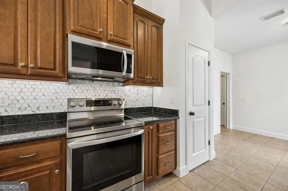 208 Waters Edge DR Kingsland, GA 31548