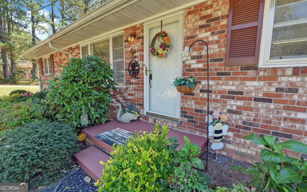 586 Collins RD Toccoa, GA 30577