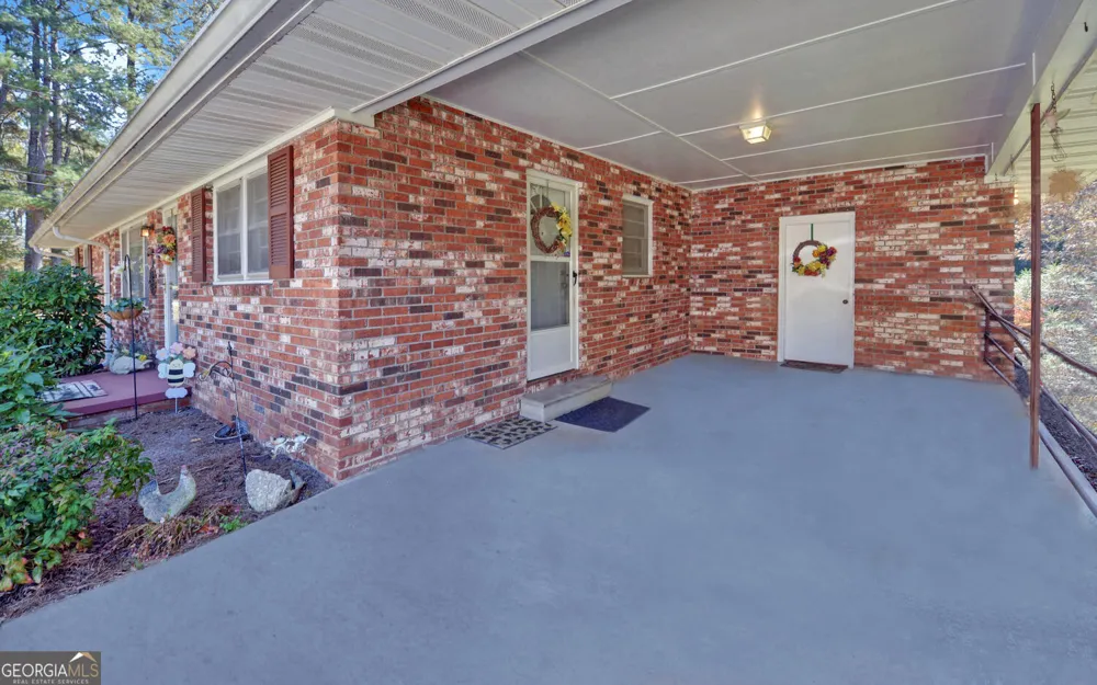 586 Collins RD Toccoa, GA 30577