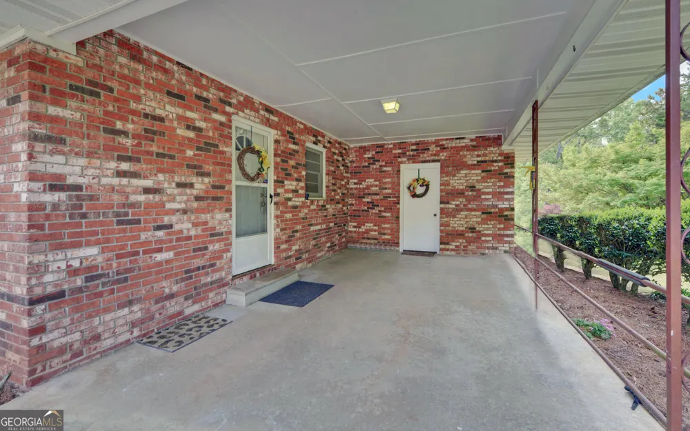 586 Collins RD Toccoa, GA 30577