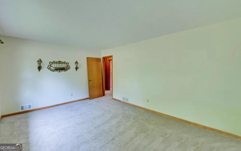 586 Collins RD Toccoa, GA 30577