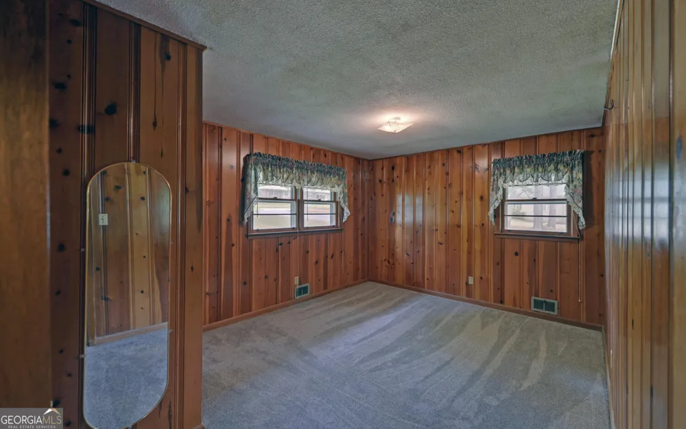 586 Collins RD Toccoa, GA 30577