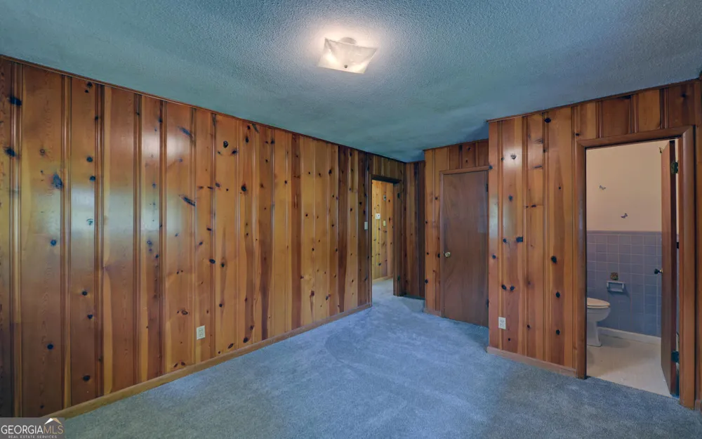 586 Collins RD Toccoa, GA 30577