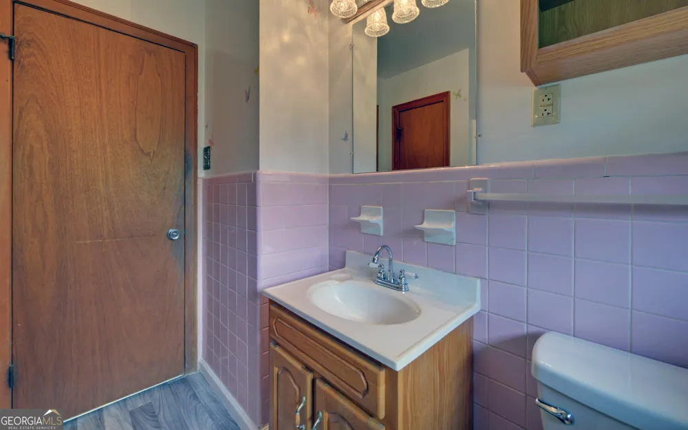 586 Collins RD Toccoa, GA 30577