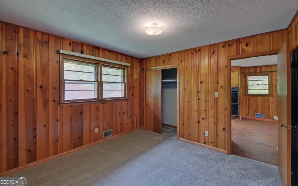 586 Collins RD Toccoa, GA 30577