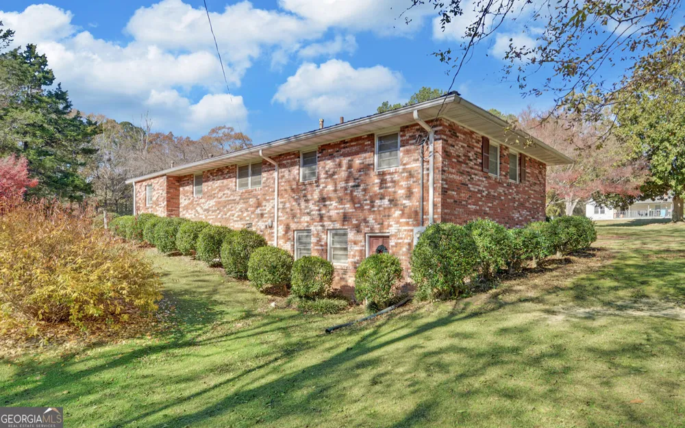 586 Collins RD Toccoa, GA 30577