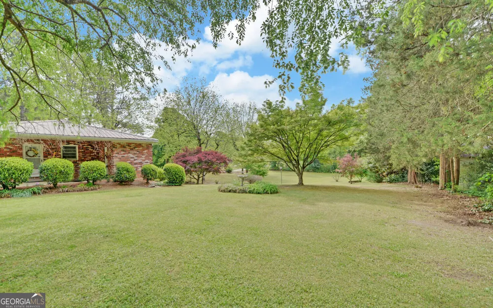586 Collins RD Toccoa, GA 30577