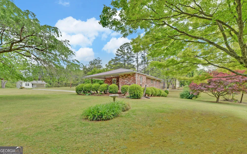 586 Collins RD Toccoa, GA 30577