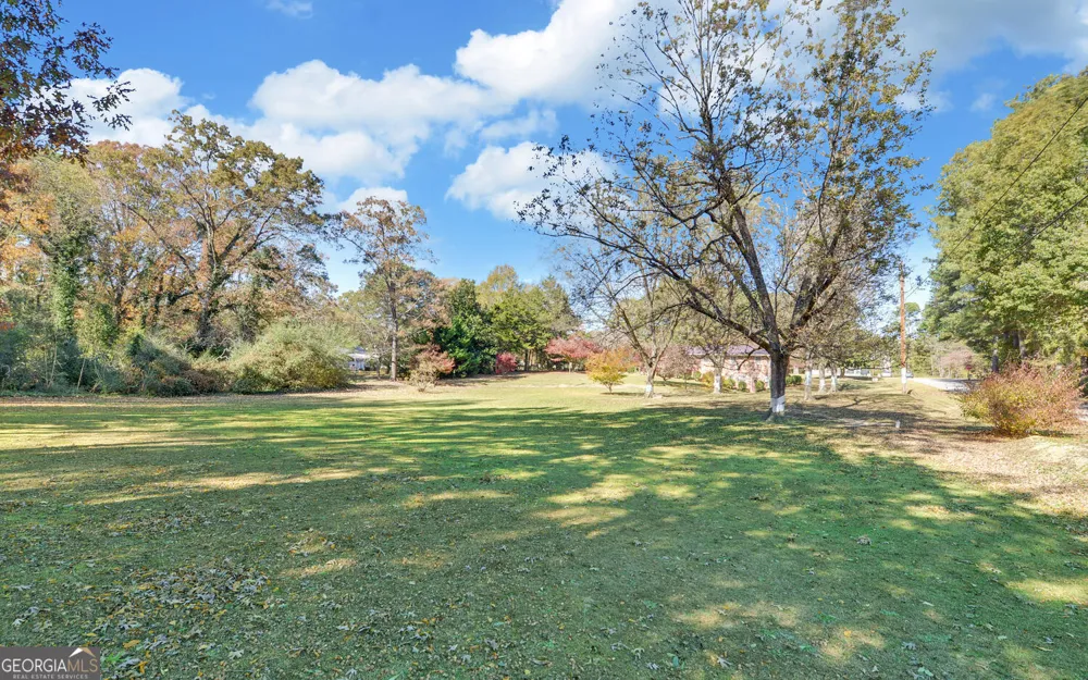 586 Collins RD Toccoa, GA 30577