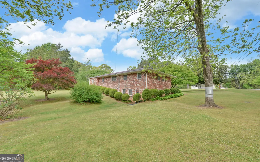 586 Collins RD Toccoa, GA 30577