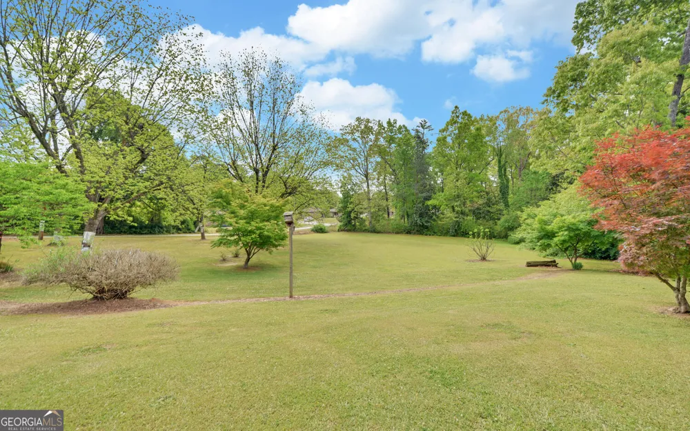 586 Collins RD Toccoa, GA 30577