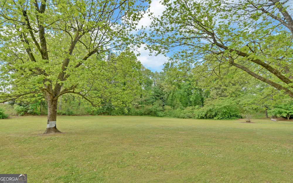 586 Collins RD Toccoa, GA 30577