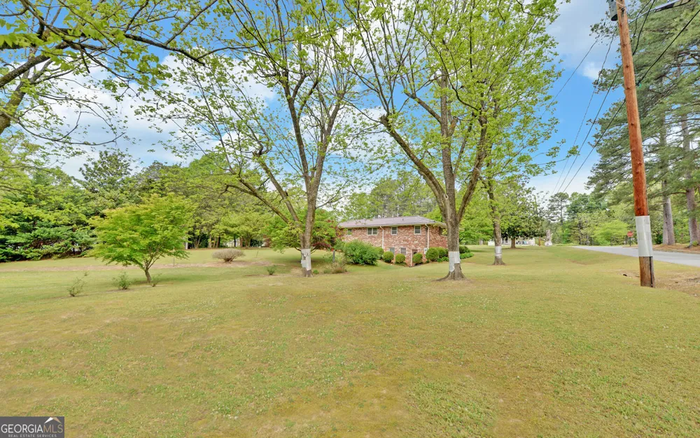 586 Collins RD Toccoa, GA 30577