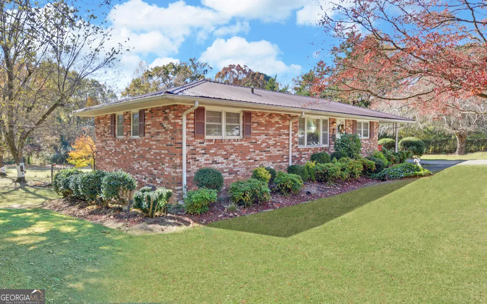 586 Collins RD Toccoa, GA 30577