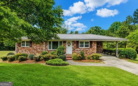 586 Collins RD
