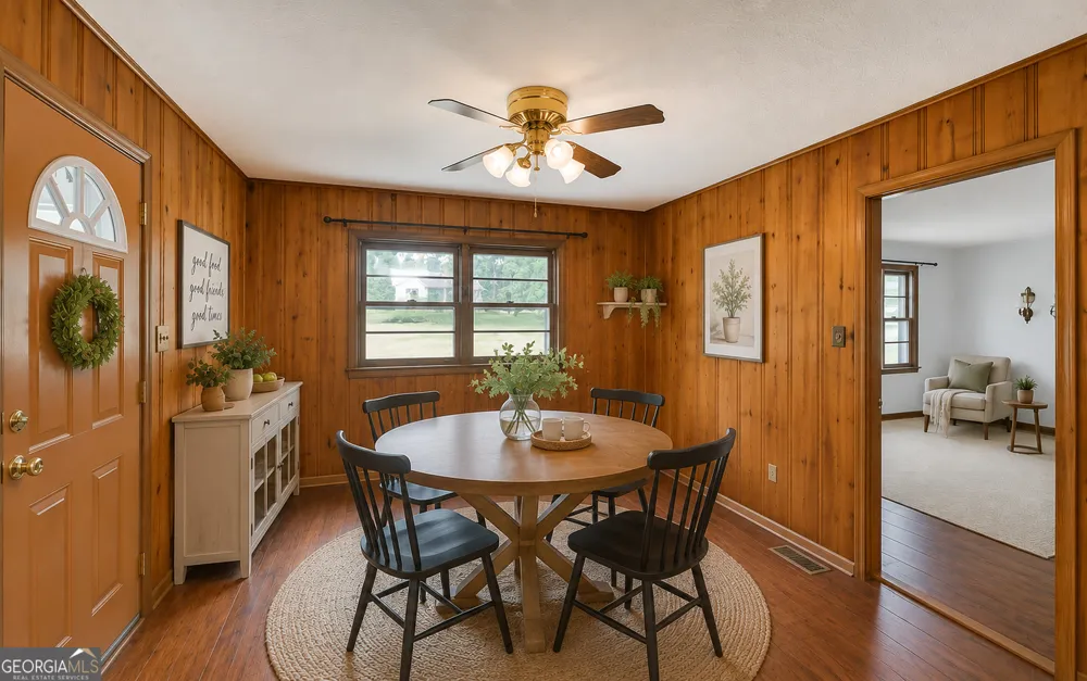 586 Collins RD Toccoa, GA 30577