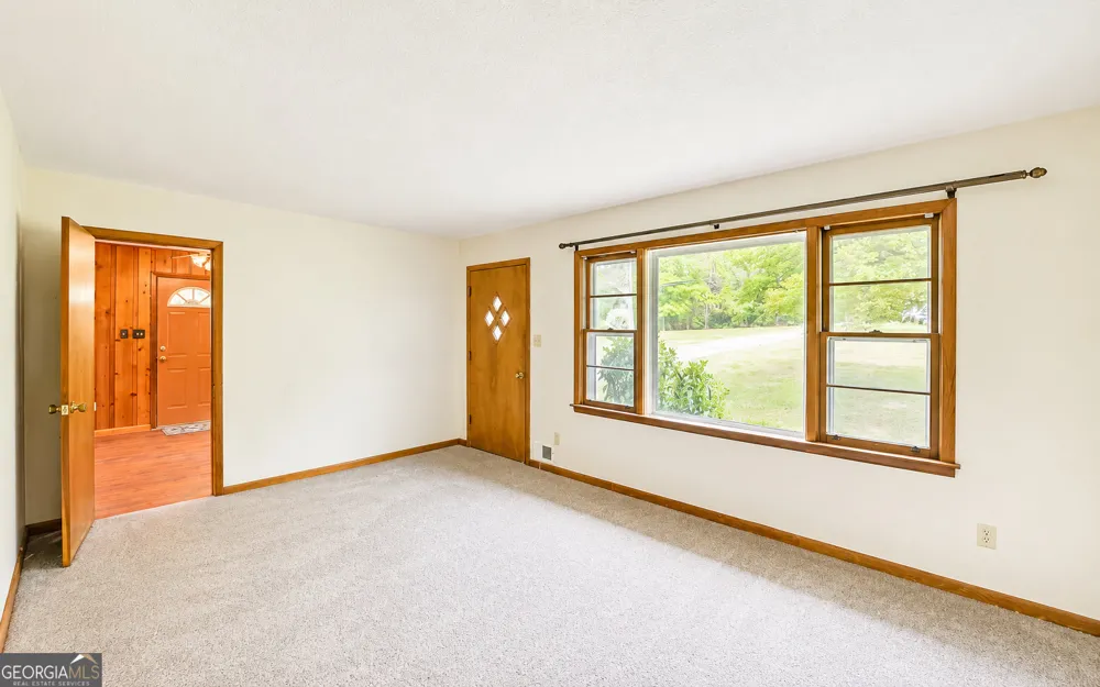 586 Collins RD Toccoa, GA 30577