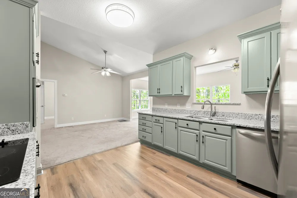 337 Spring Crest RD Cleveland, GA 30528
