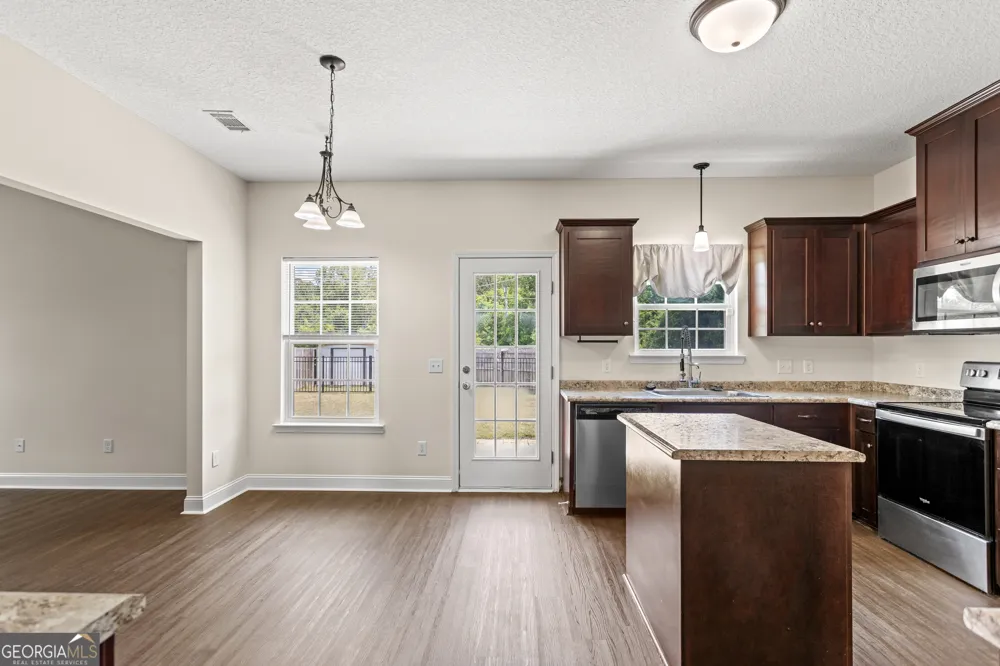 267 Alcott CIR Hinesville, GA 31313