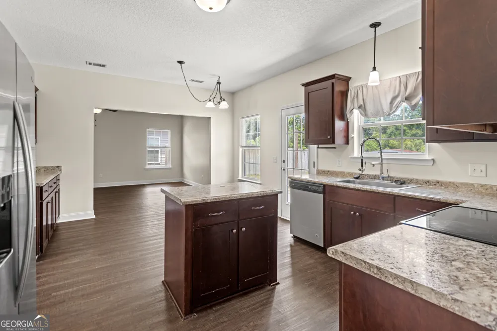 267 Alcott CIR Hinesville, GA 31313