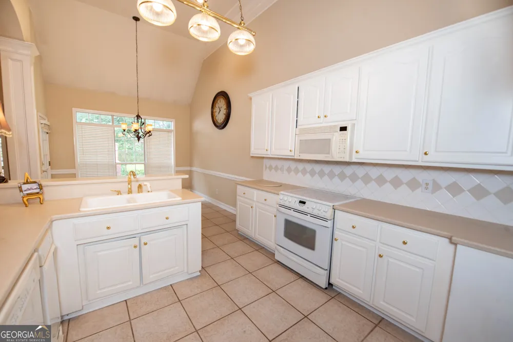 107 Arbor LN Centerville, GA 31028