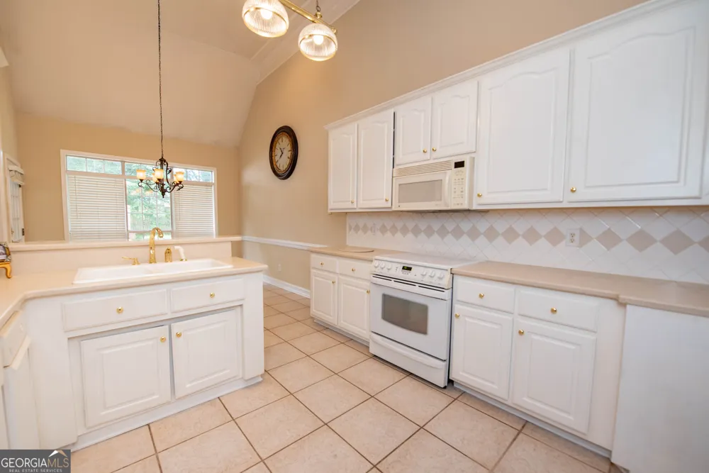 107 Arbor LN Centerville, GA 31028