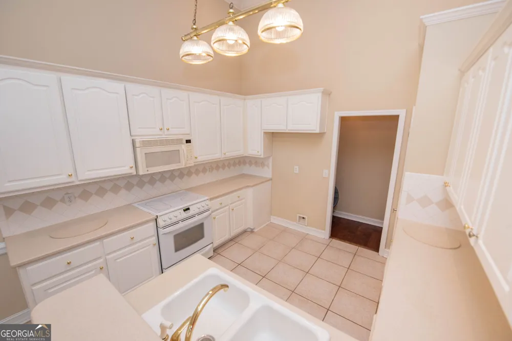 107 Arbor LN Centerville, GA 31028