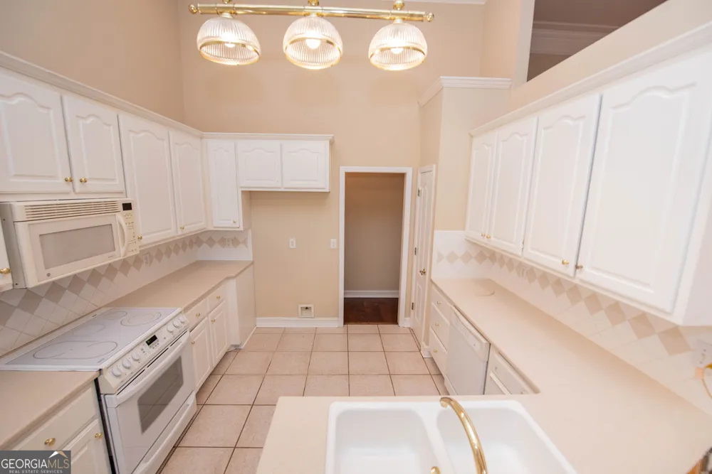 107 Arbor LN Centerville, GA 31028