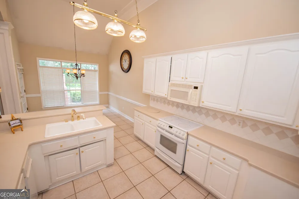 107 Arbor LN Centerville, GA 31028