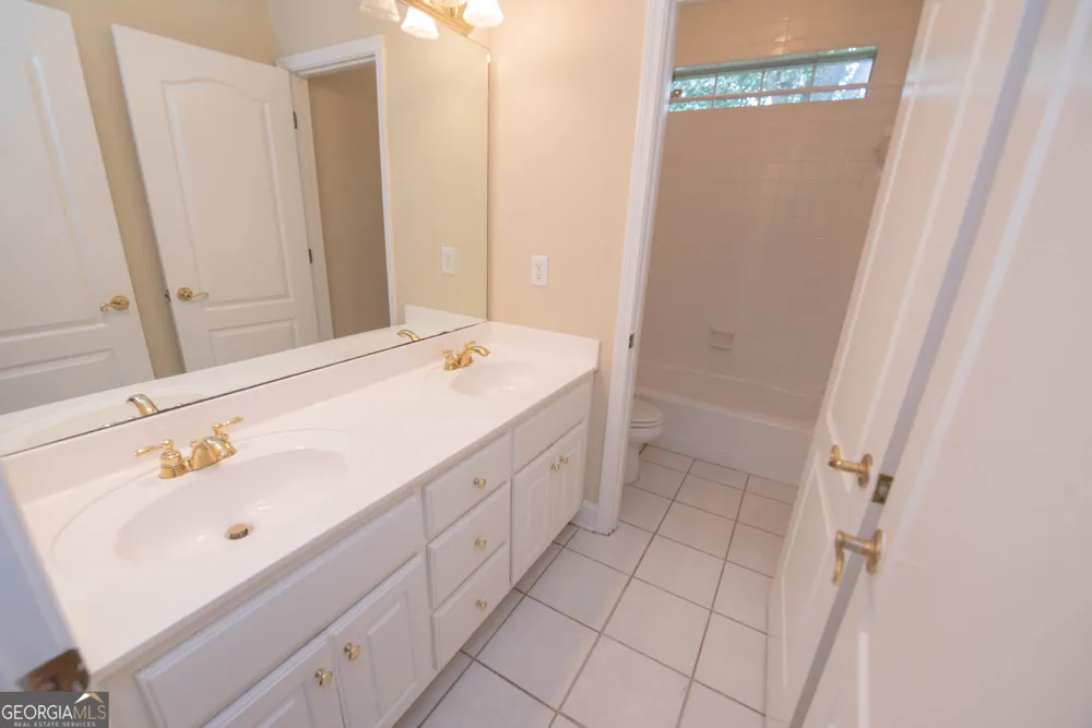 107 Arbor LN Centerville, GA 31028