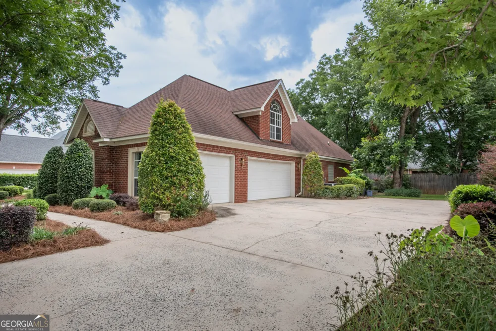 107 Arbor LN Centerville, GA 31028