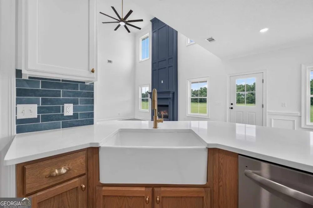 3574 Highway 121 Blackshear, GA 31516