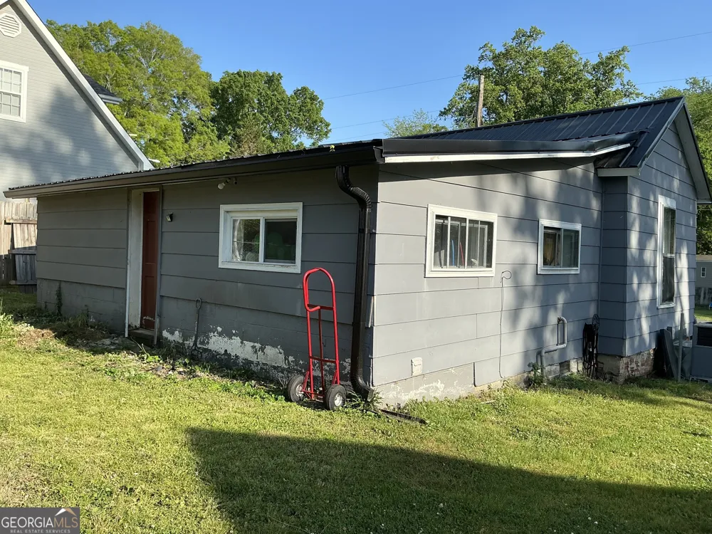 717 W 12th ST Chickamauga, GA 30707