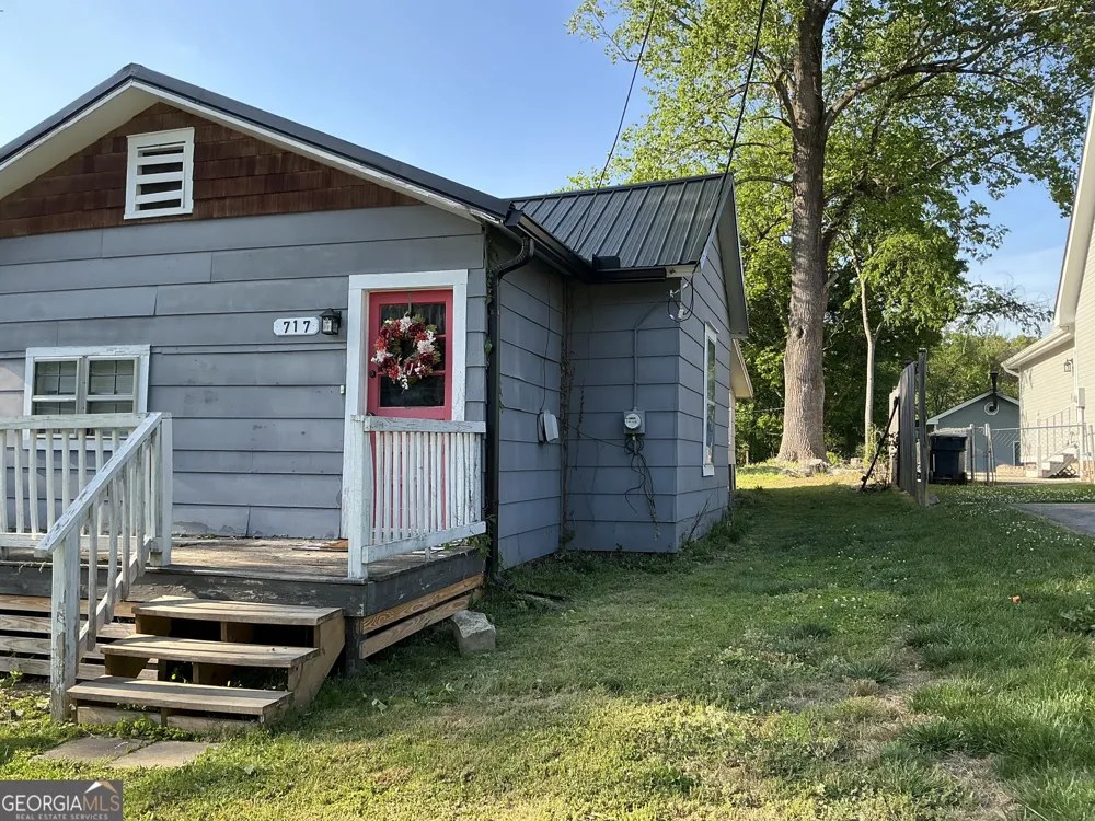 717 W 12th ST Chickamauga, GA 30707