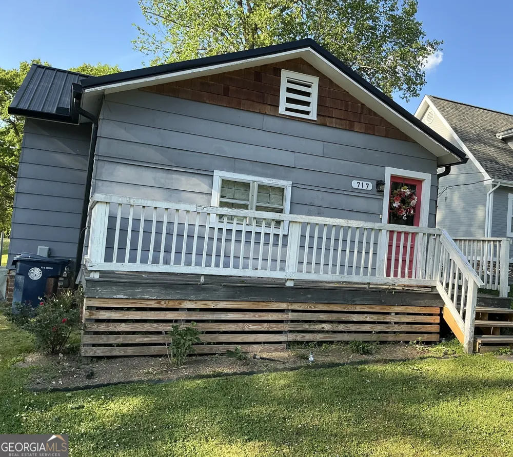 717 W 12th ST Chickamauga, GA 30707