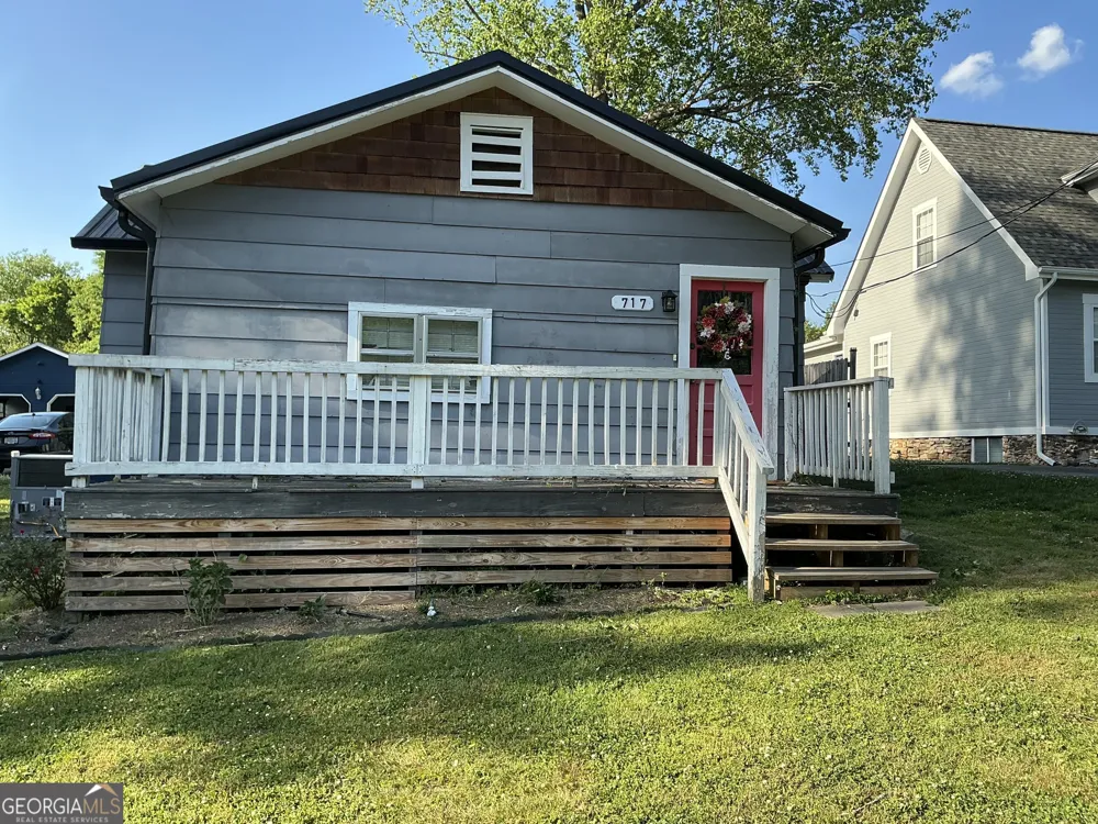 717 W 12th ST Chickamauga, GA 30707