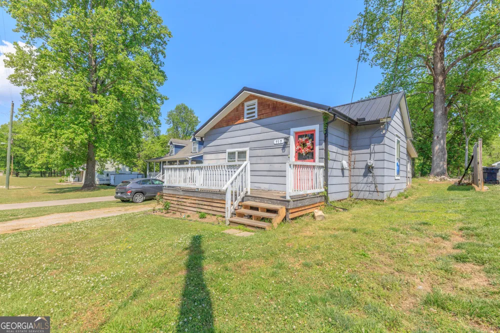 717 W 12th ST Chickamauga, GA 30707