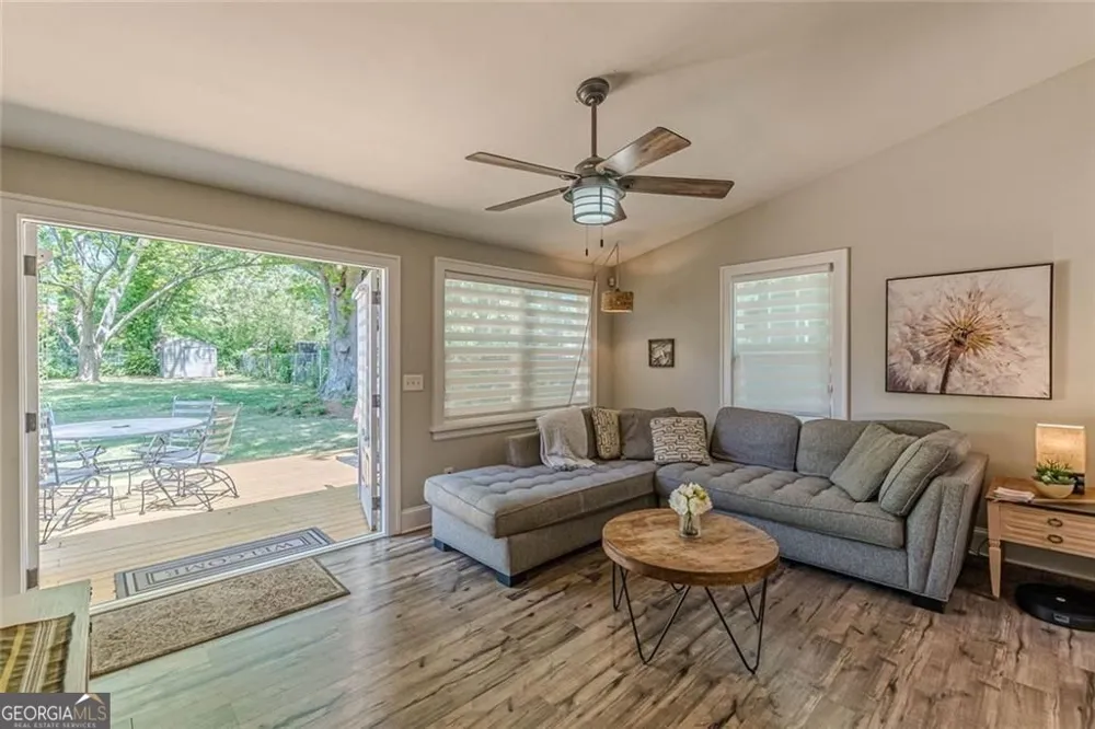 1237 Winburn DR East Point, GA 30344