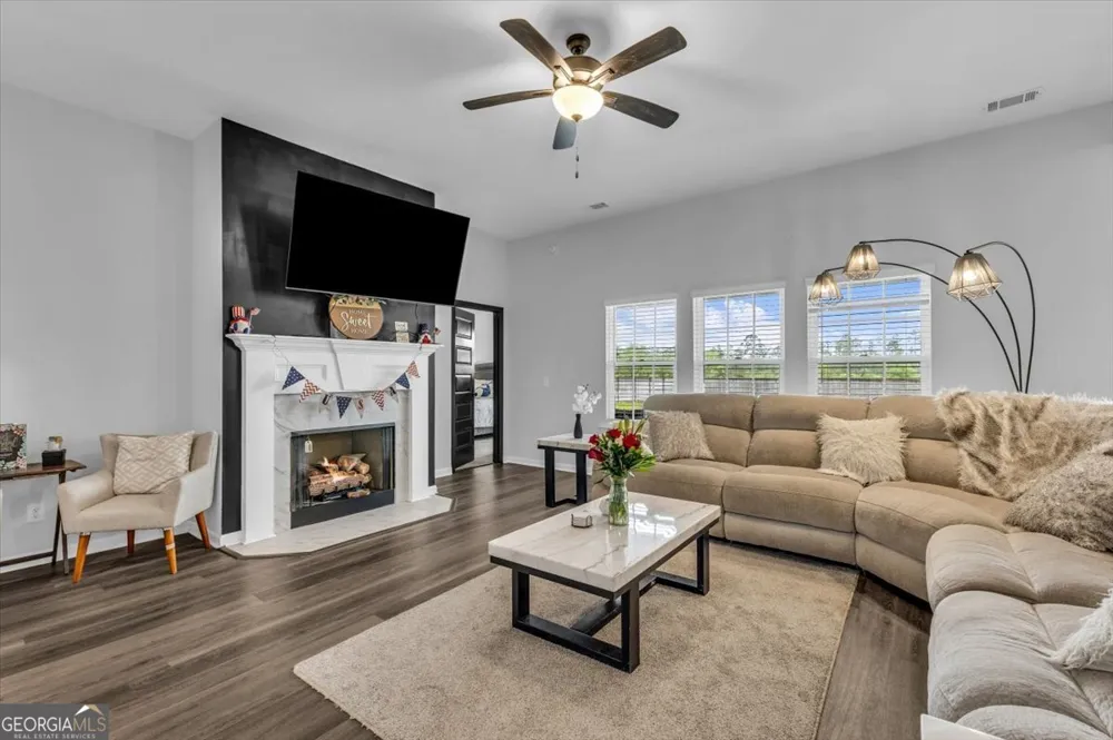 1489 Arnold DR SE Allenhurst, GA 31301