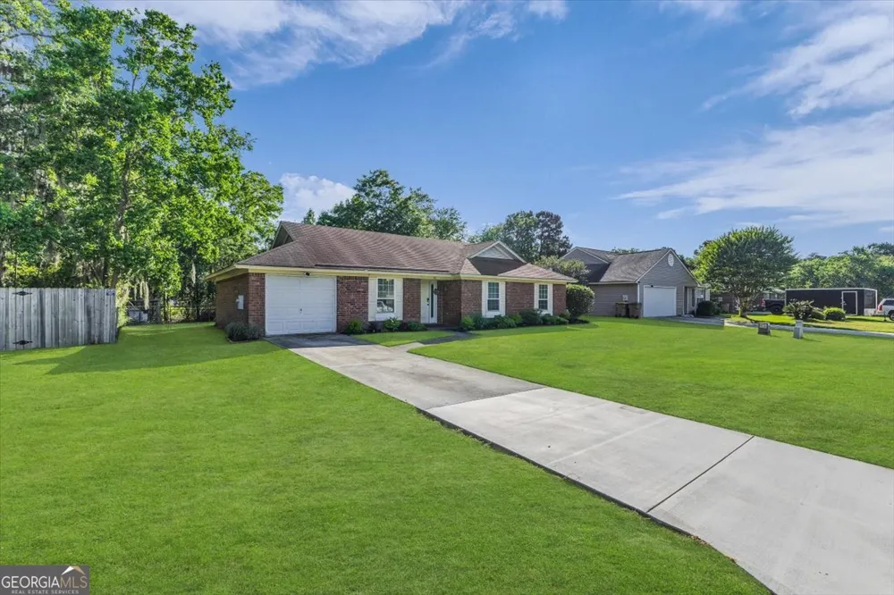 40 Whippoorwill LN E Richmond Hill, GA 31324