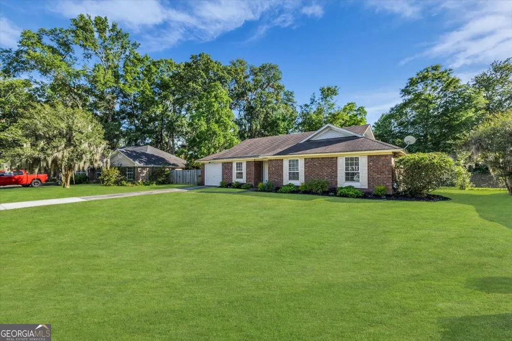 40 Whippoorwill LN E Richmond Hill, GA 31324