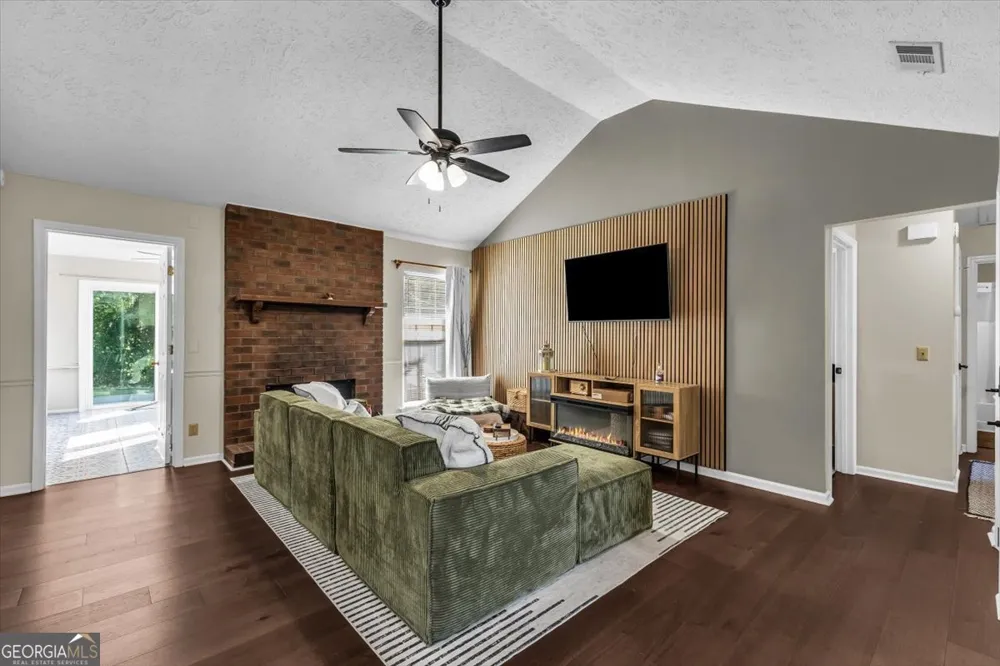 40 Whippoorwill LN E Richmond Hill, GA 31324