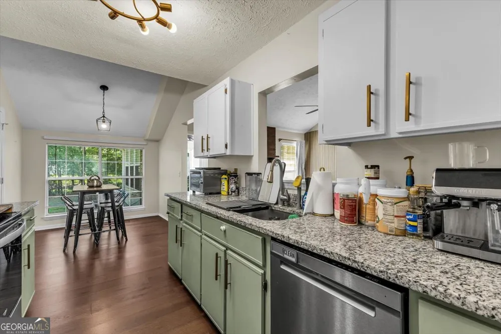 40 Whippoorwill LN E Richmond Hill, GA 31324