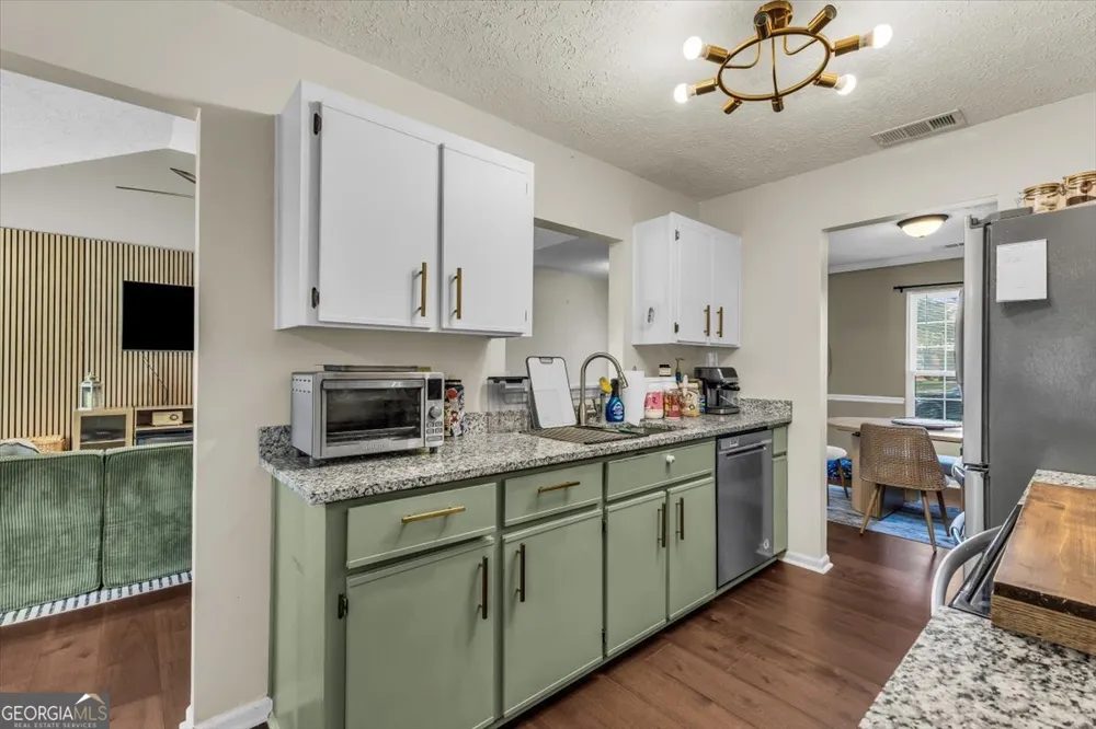 40 Whippoorwill LN E Richmond Hill, GA 31324